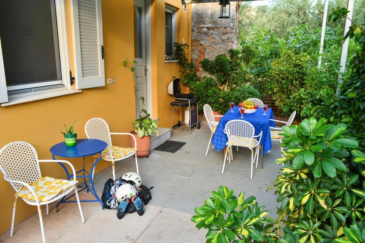 Anna'S Family Home Leonidio Exterior photo